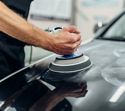 ¿Sabes cómo pulir la masilla de coche?